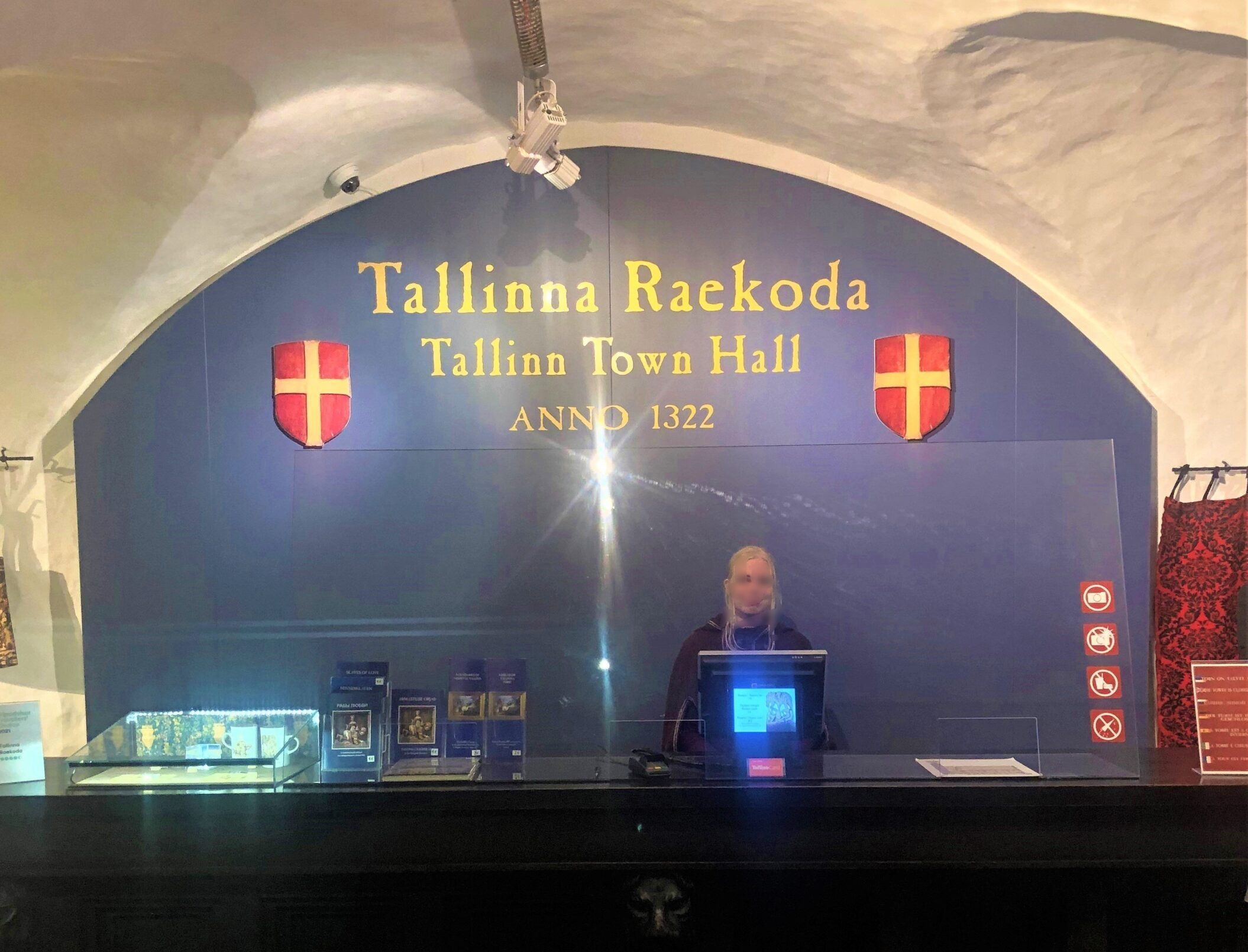 Suveks tööle piletimüüjana Tallinna raekojas